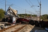 Il tir che ha provocato l'incidente. Il treno si è fermato a qualche centinaio di metri dal punto d'impatto (foto Giuseppe Fanizza)